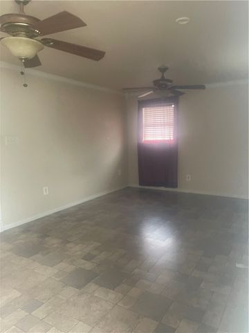 215 W 4th St, Alice, TX 78332