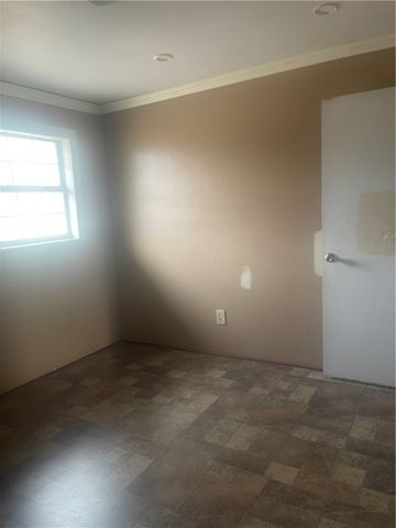 215 W 4th St, Alice, TX 78332
