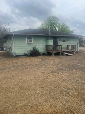 215 W 4th St, Alice, TX 78332