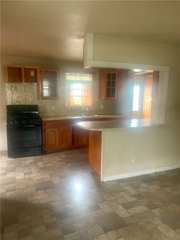 215 W 4th St, Alice, TX 78332
