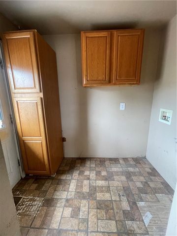 215 W 4th St, Alice, TX 78332