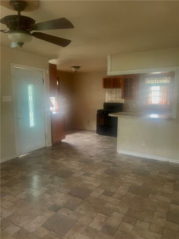 215 W 4th St, Alice, TX 78332