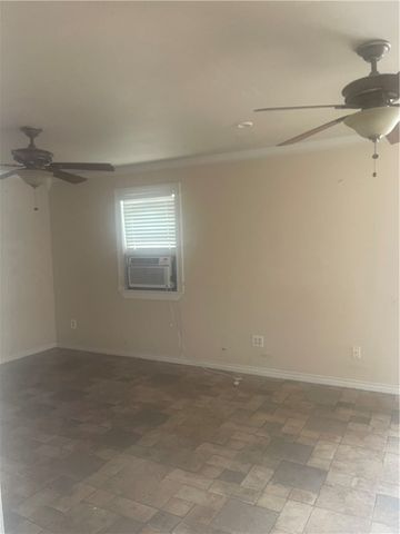 215 W 4th St, Alice, TX 78332
