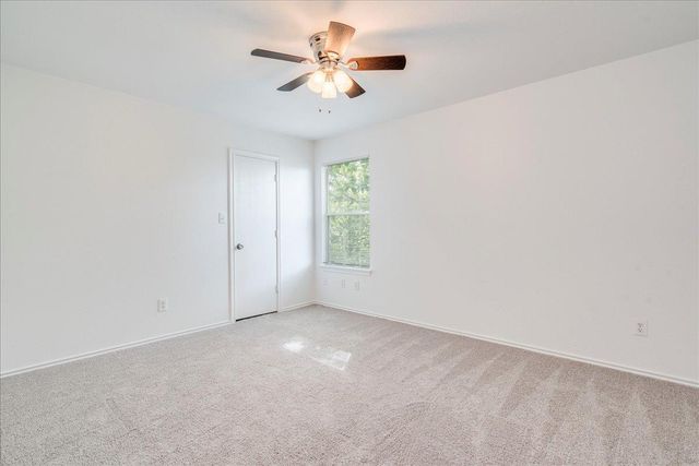 618 Lavaca LOOP, Elgin, TX 78621