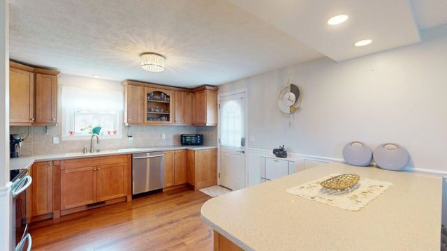 31 Aaron Drive, Manchester, NH 03109