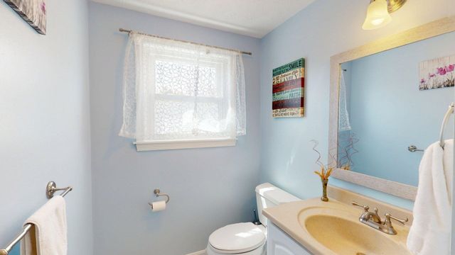 31 Aaron Drive, Manchester, NH 03109