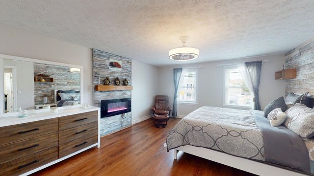 31 Aaron Drive, Manchester, NH 03109