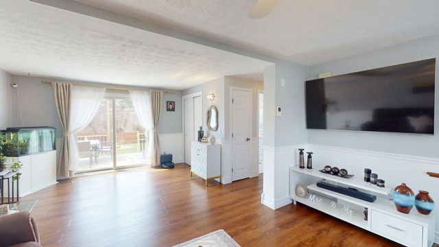 31 Aaron Drive, Manchester, NH 03109