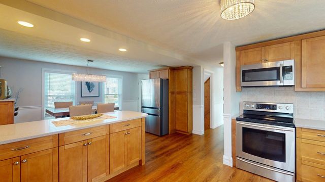 31 Aaron Drive, Manchester, NH 03109