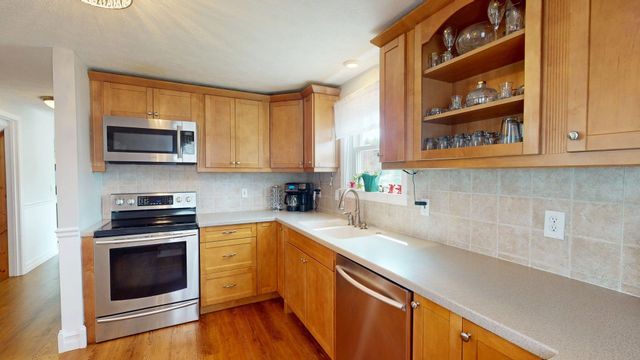 31 Aaron Drive, Manchester, NH 03109