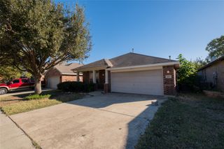 617 Chalk Knoll Road, Fort Worth, TX 76108