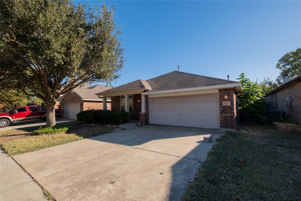617 Chalk Knoll Road, Fort Worth, TX 76108