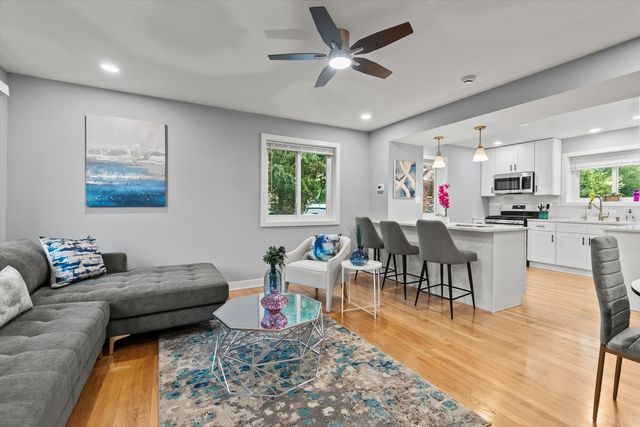 7249 N CAMPBELL Avenue B, Chicago, IL 60645