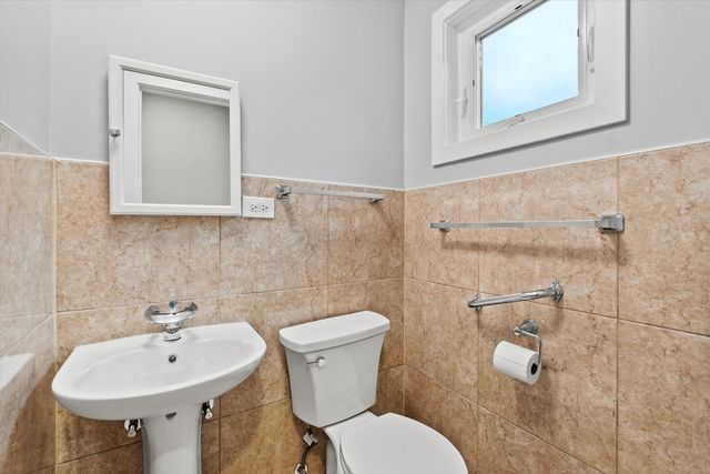 7249 N CAMPBELL Avenue B, Chicago, IL 60645