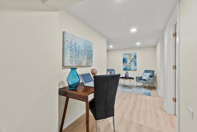 7249 N CAMPBELL Avenue B, Chicago, IL 60645