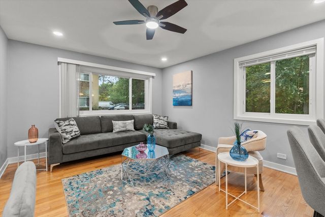 7249 N CAMPBELL Avenue B, Chicago, IL 60645