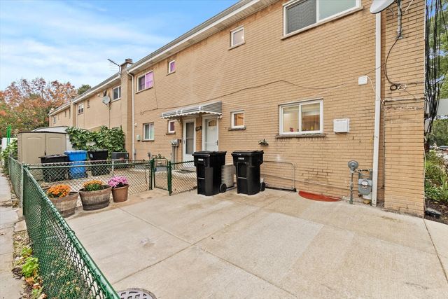 7249 N CAMPBELL Avenue B, Chicago, IL 60645