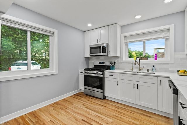 7249 N CAMPBELL Avenue B, Chicago, IL 60645