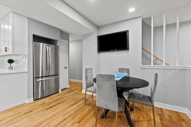 7249 N CAMPBELL Avenue B, Chicago, IL 60645