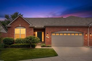 40478 Oakbrook Drive, Sterling Heights, MI 48310