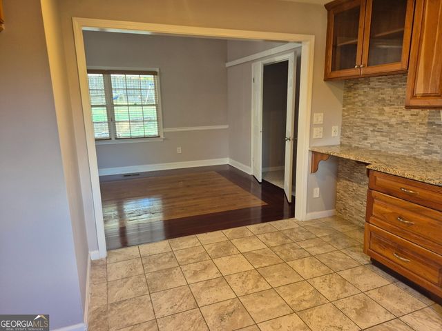 3911 Oak Harbour Drive, Gainesville, GA 30506