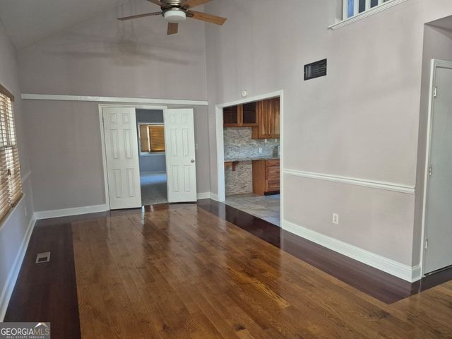 3911 Oak Harbour Drive, Gainesville, GA 30506