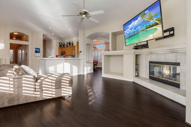 8478 Alameda Park Dr, Elk Grove, CA 95624