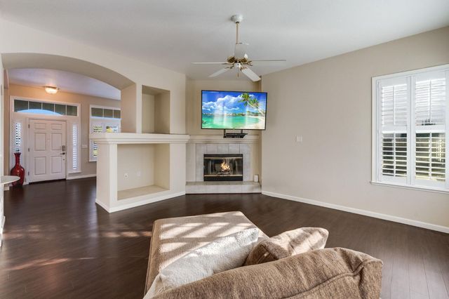 8478 Alameda Park Dr, Elk Grove, CA 95624