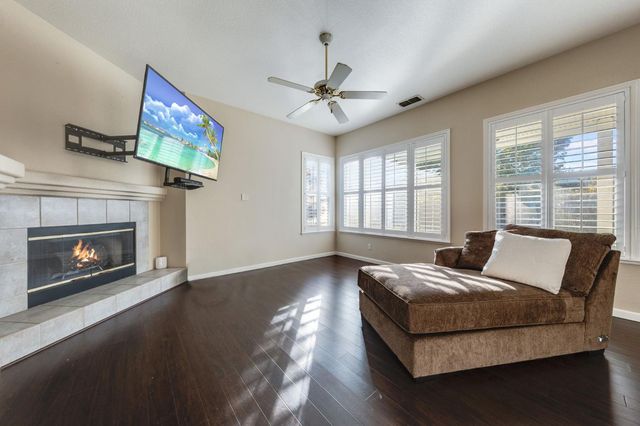 8478 Alameda Park Dr, Elk Grove, CA 95624