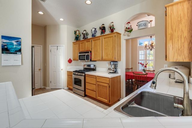 8478 Alameda Park Dr, Elk Grove, CA 95624