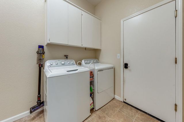 8478 Alameda Park Dr, Elk Grove, CA 95624