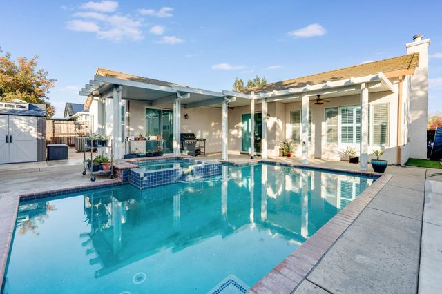 8478 Alameda Park Dr, Elk Grove, CA 95624