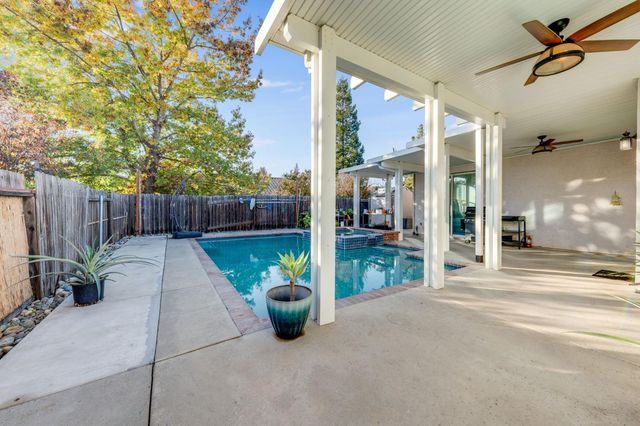 8478 Alameda Park Dr, Elk Grove, CA 95624