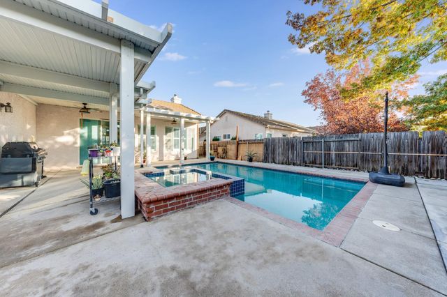 8478 Alameda Park Dr, Elk Grove, CA 95624