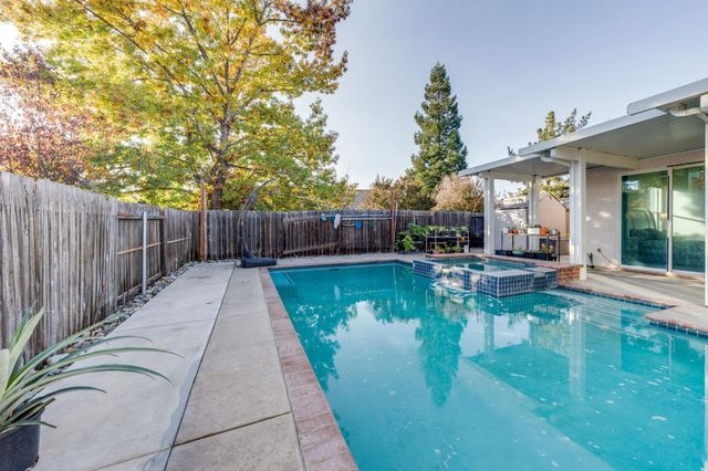 8478 Alameda Park Dr, Elk Grove, CA 95624