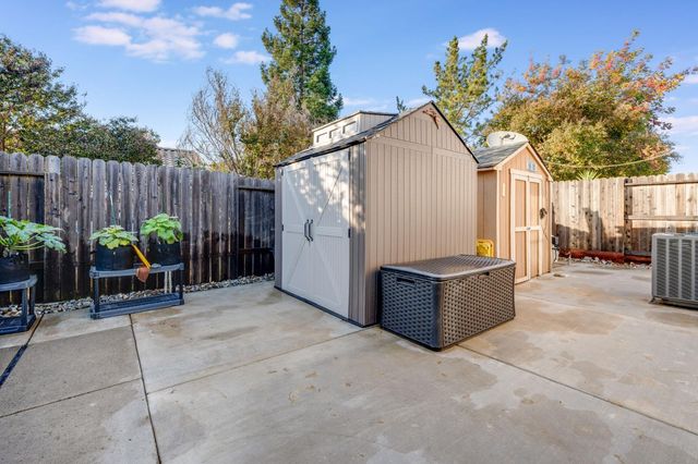 8478 Alameda Park Dr, Elk Grove, CA 95624