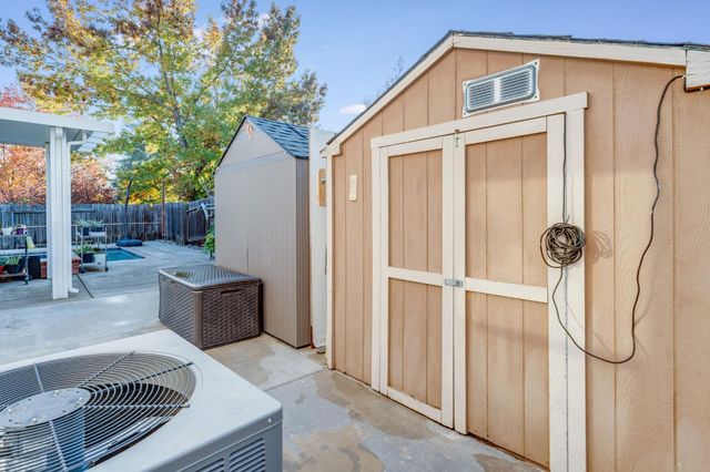 8478 Alameda Park Dr, Elk Grove, CA 95624