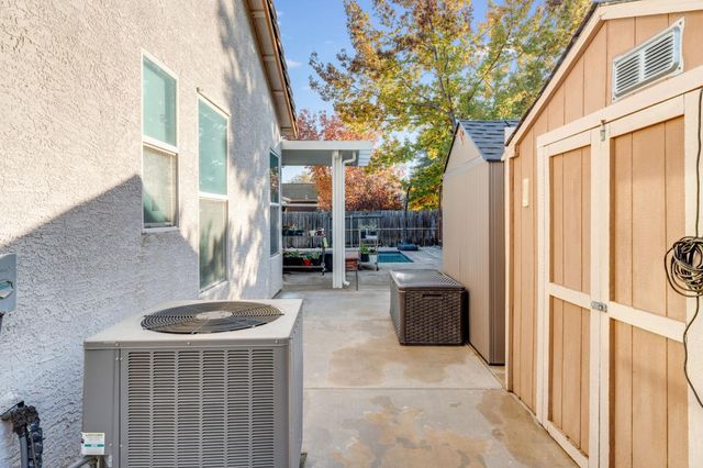 8478 Alameda Park Dr, Elk Grove, CA 95624