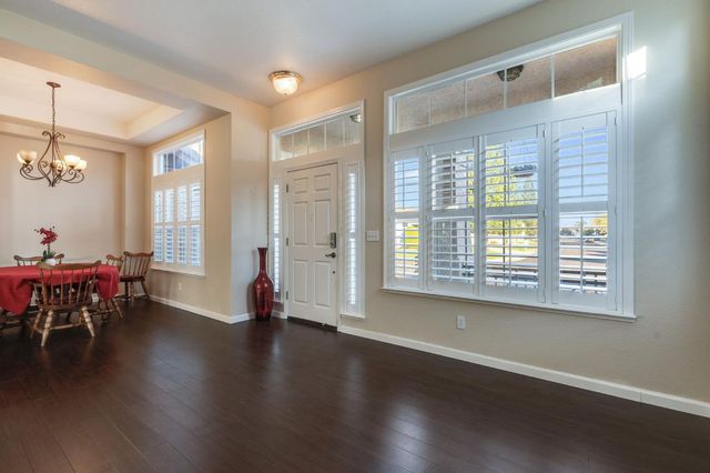 8478 Alameda Park Dr, Elk Grove, CA 95624