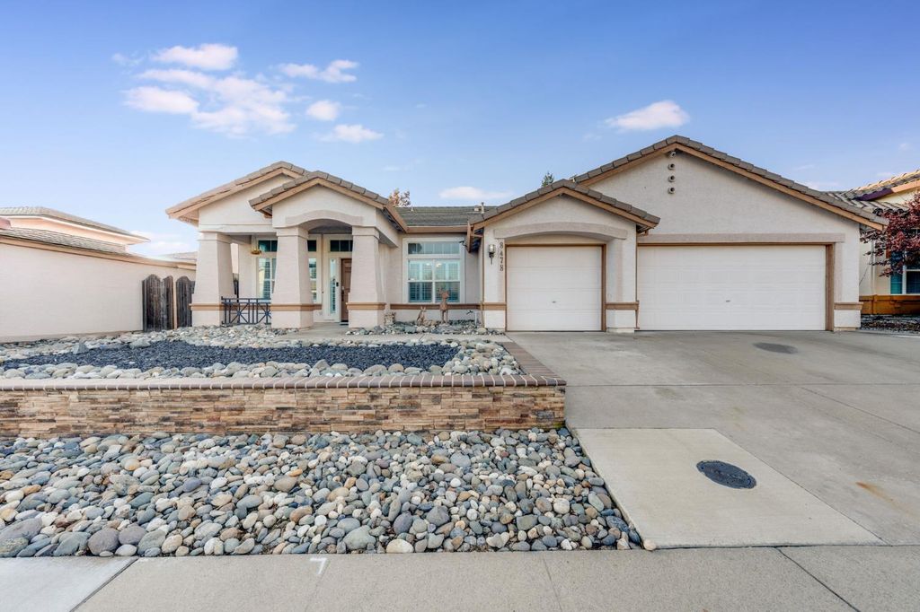 8478 Alameda Park Dr, Elk Grove, CA 95624