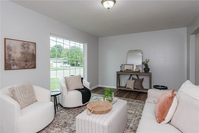 1013 W Lake Avenue, New Carlisle, OH 45344