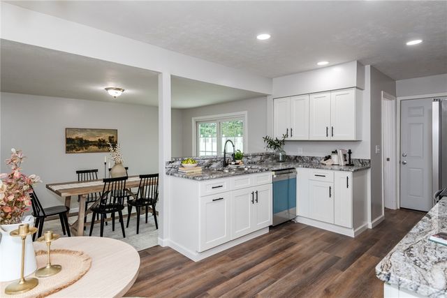 1013 W Lake Avenue, New Carlisle, OH 45344