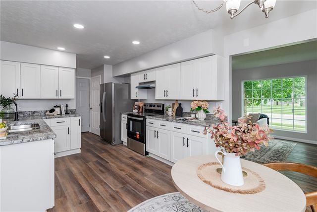 1013 W Lake Avenue, New Carlisle, OH 45344