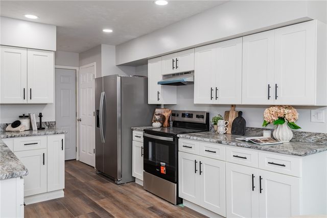 1013 W Lake Avenue, New Carlisle, OH 45344