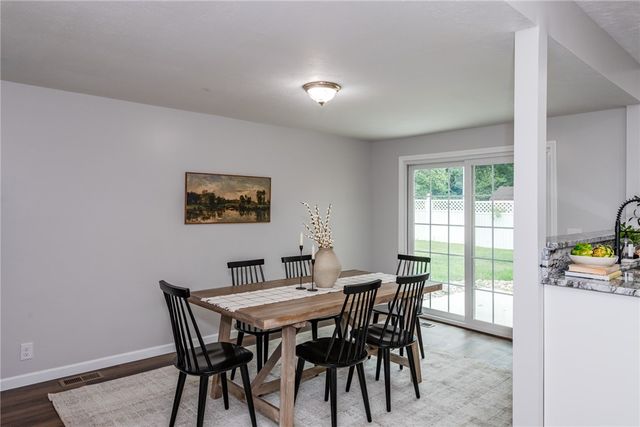 1013 W Lake Avenue, New Carlisle, OH 45344