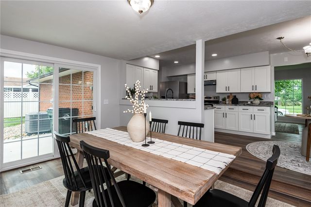 1013 W Lake Avenue, New Carlisle, OH 45344