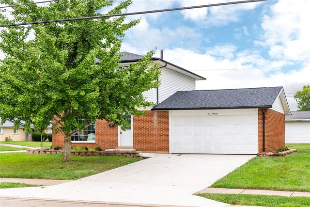 1013 W Lake Avenue, New Carlisle, OH 45344