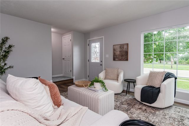 1013 W Lake Avenue, New Carlisle, OH 45344