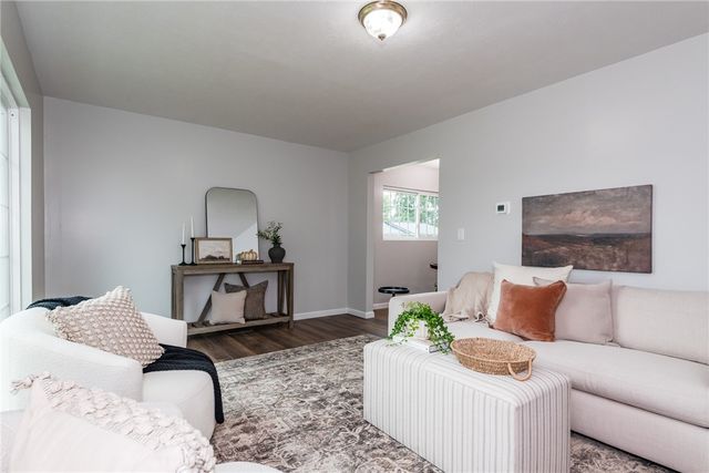 1013 W Lake Avenue, New Carlisle, OH 45344