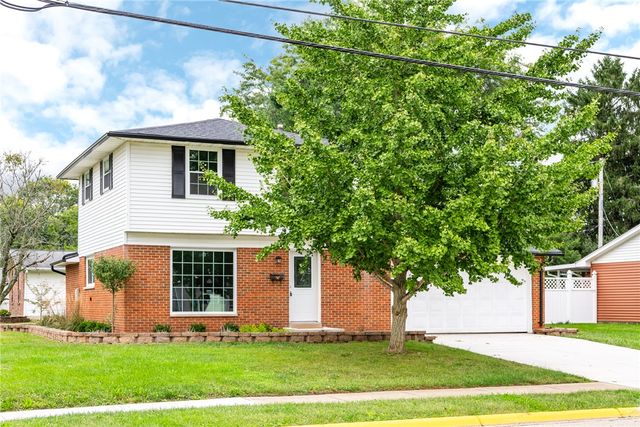 1013 W Lake Avenue, New Carlisle, OH 45344